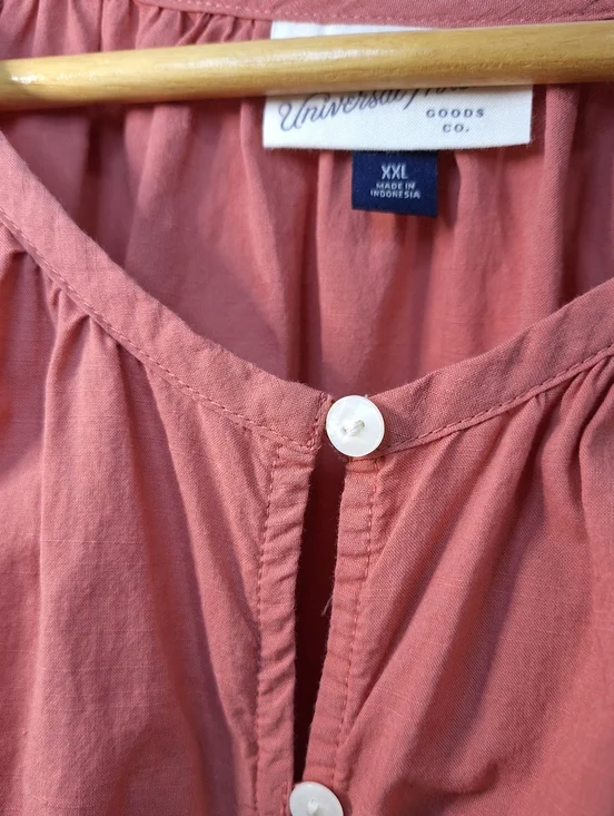 Universal Thread Women's - Rust-Puff Short Sleeve Button Front Blouse - XXL - Picture 6 of 8